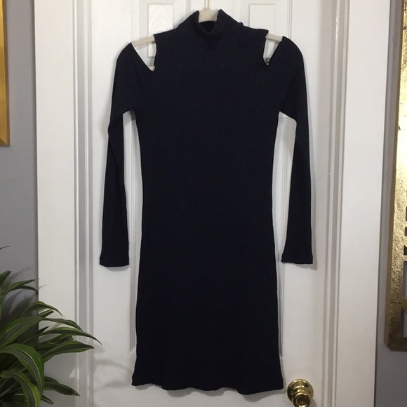 Splendid Dresses & Skirts - 🛎 Splendid cold shoulder sweater dress medium (N)